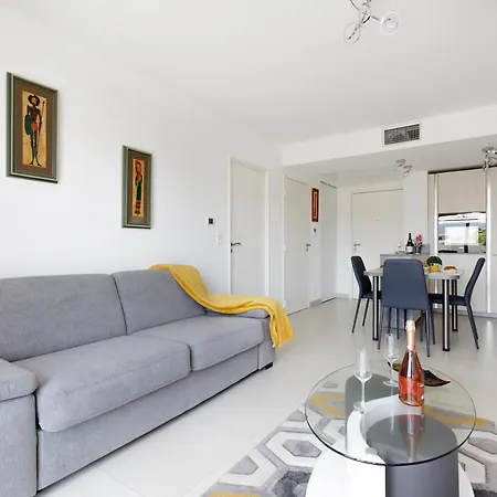 Apartment 404 Yourhosthelper